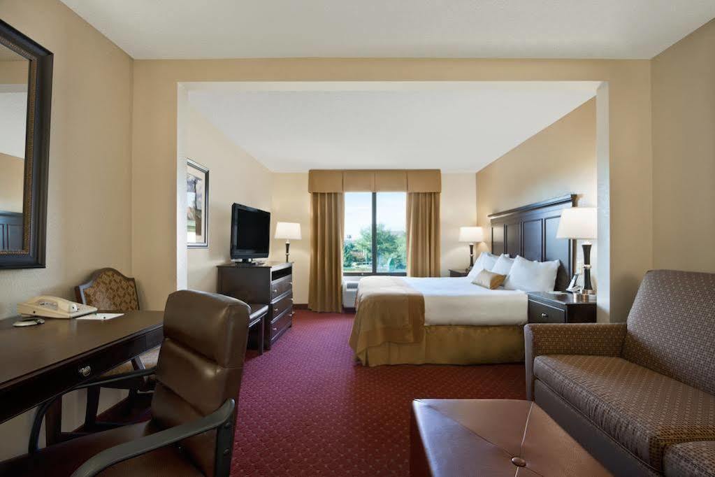 Spark By Hilton Greensboro Bagian luar foto
